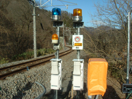 列車接近警報器（工事用）｜株式会社カネコ-鉄道の保線計測機器や防災