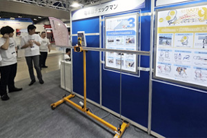 レーザ式架線測定器の展示