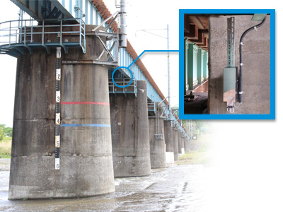 傾斜感知器（橋りょう用）の設置例