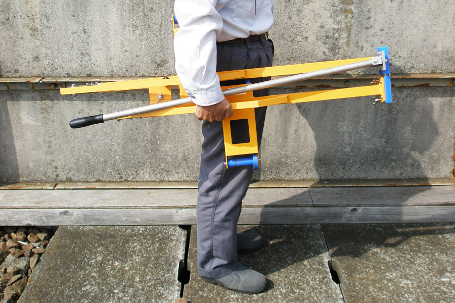TRACK OBSTACLE SWEEPER